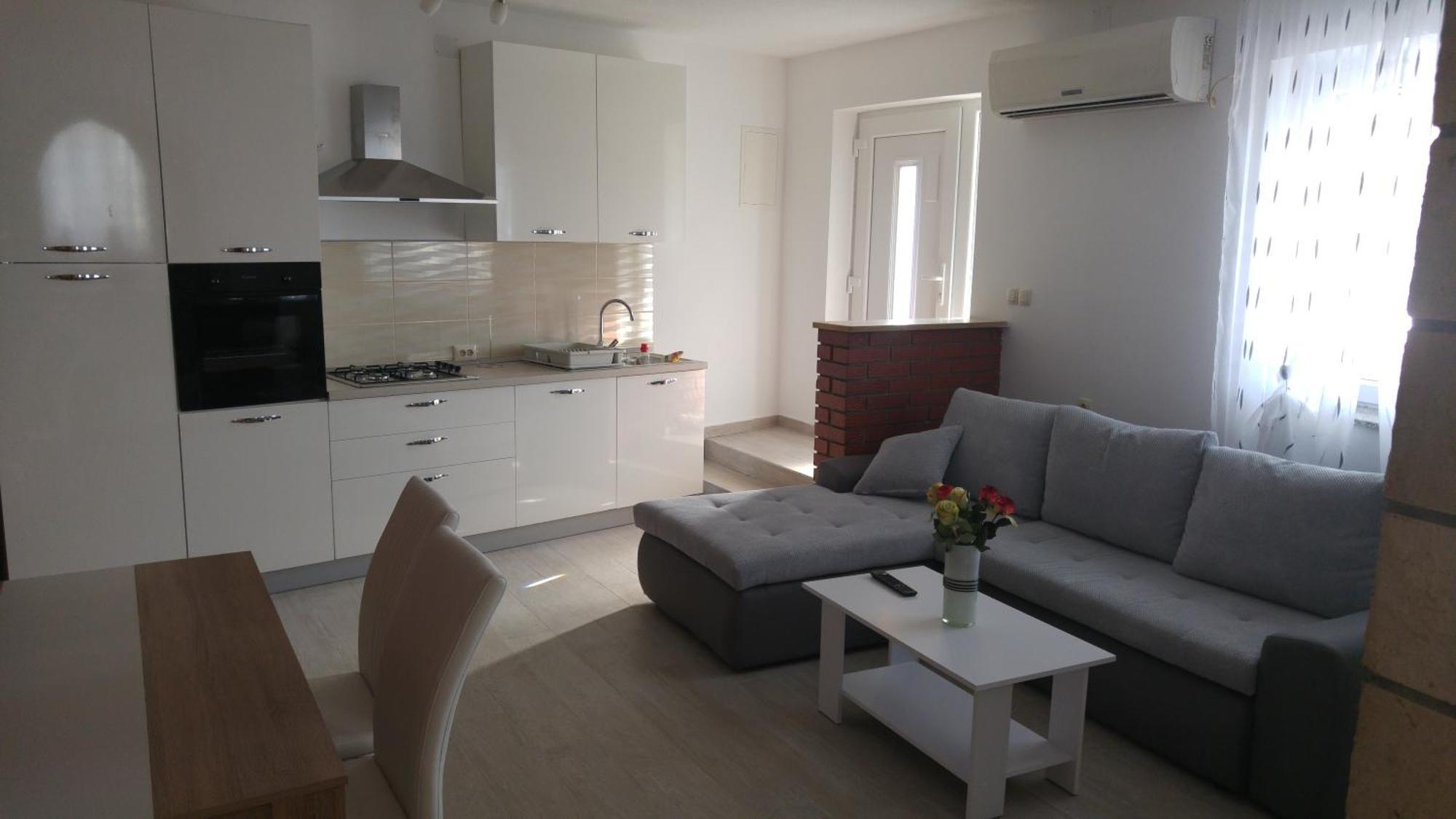 Apartments And Room Suza Сен Екстериор снимка